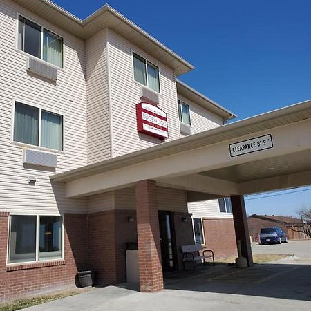 The Edgewood Hotel And Suites Fairbury Eksteriør billede