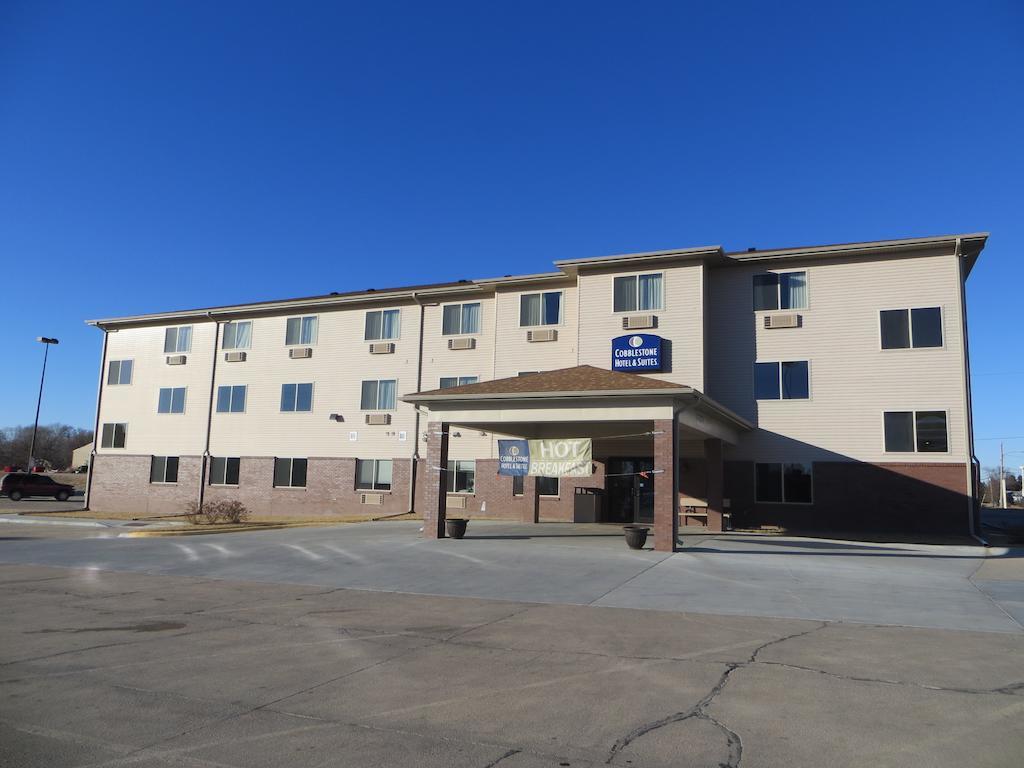 The Edgewood Hotel And Suites Fairbury Eksteriør billede