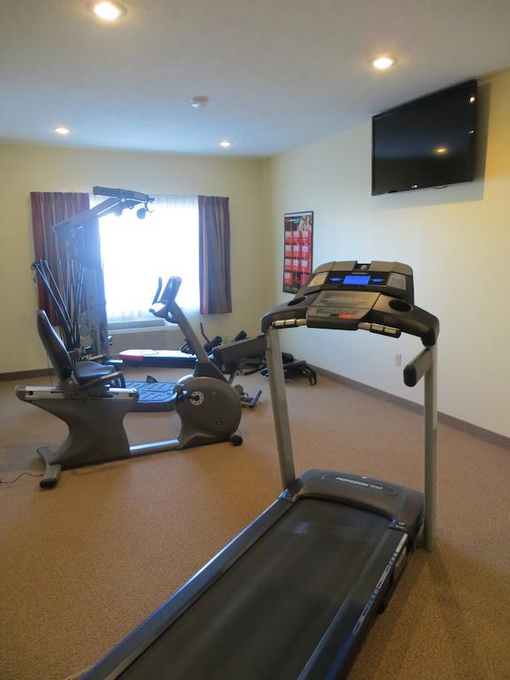 The Edgewood Hotel And Suites Fairbury Eksteriør billede