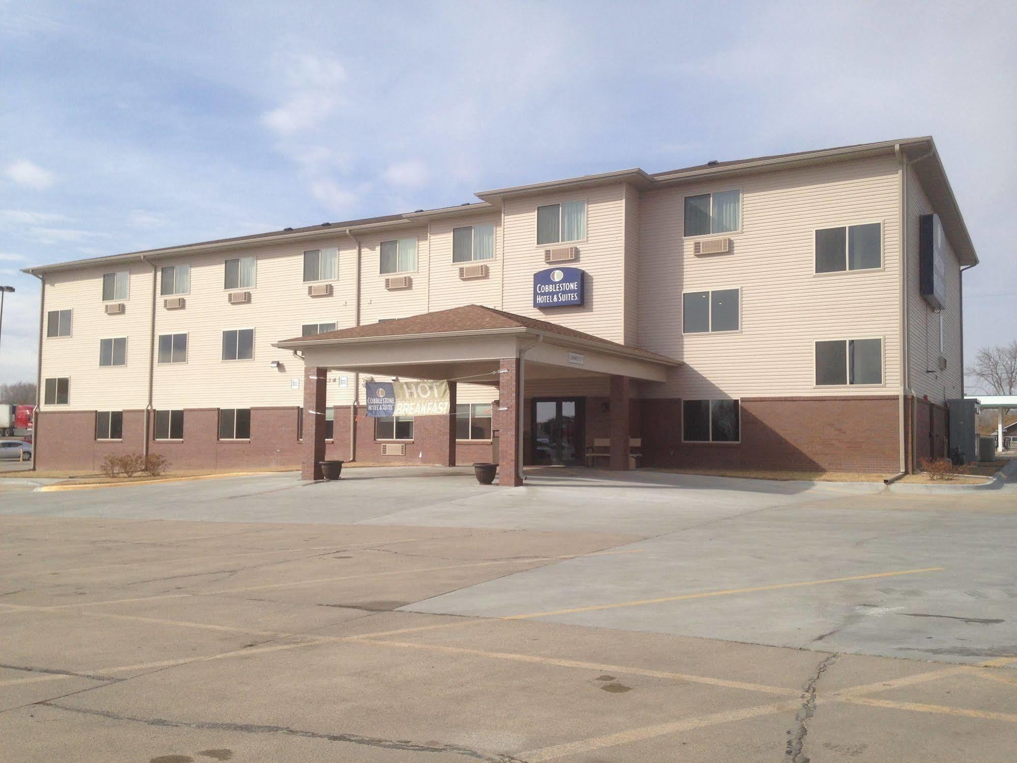 The Edgewood Hotel And Suites Fairbury Eksteriør billede