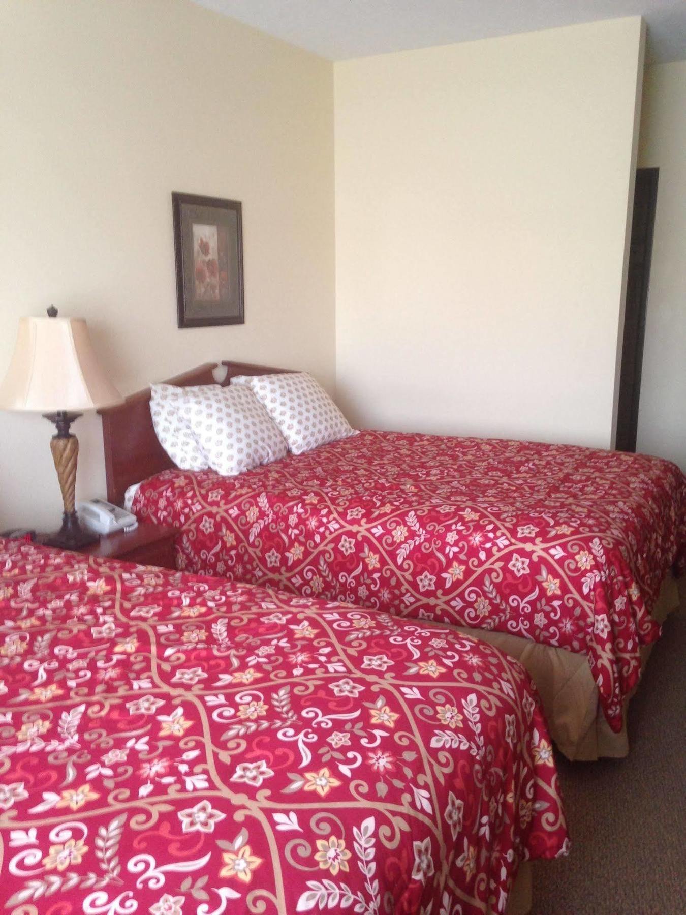The Edgewood Hotel And Suites Fairbury Eksteriør billede