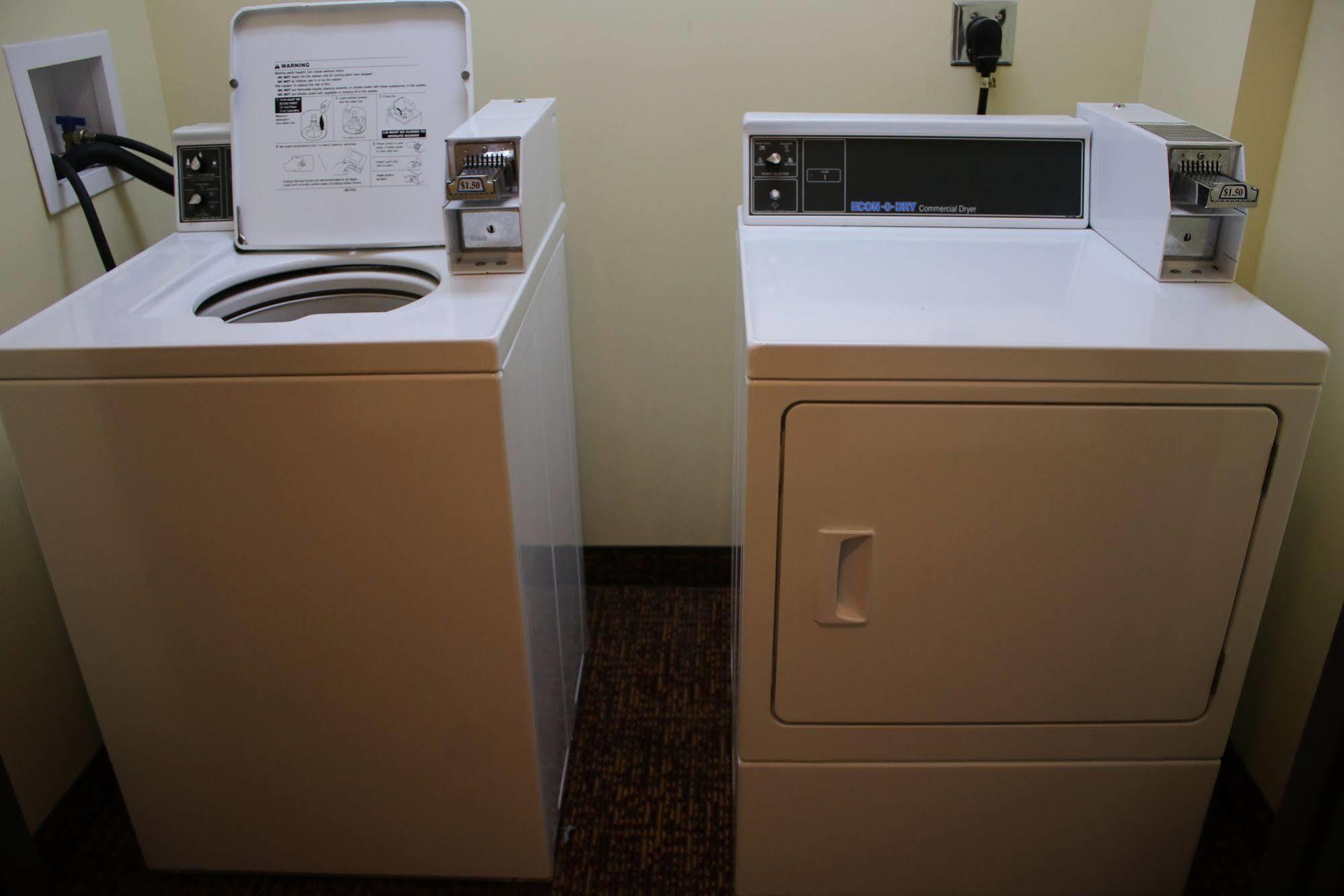 The Edgewood Hotel And Suites Fairbury Eksteriør billede