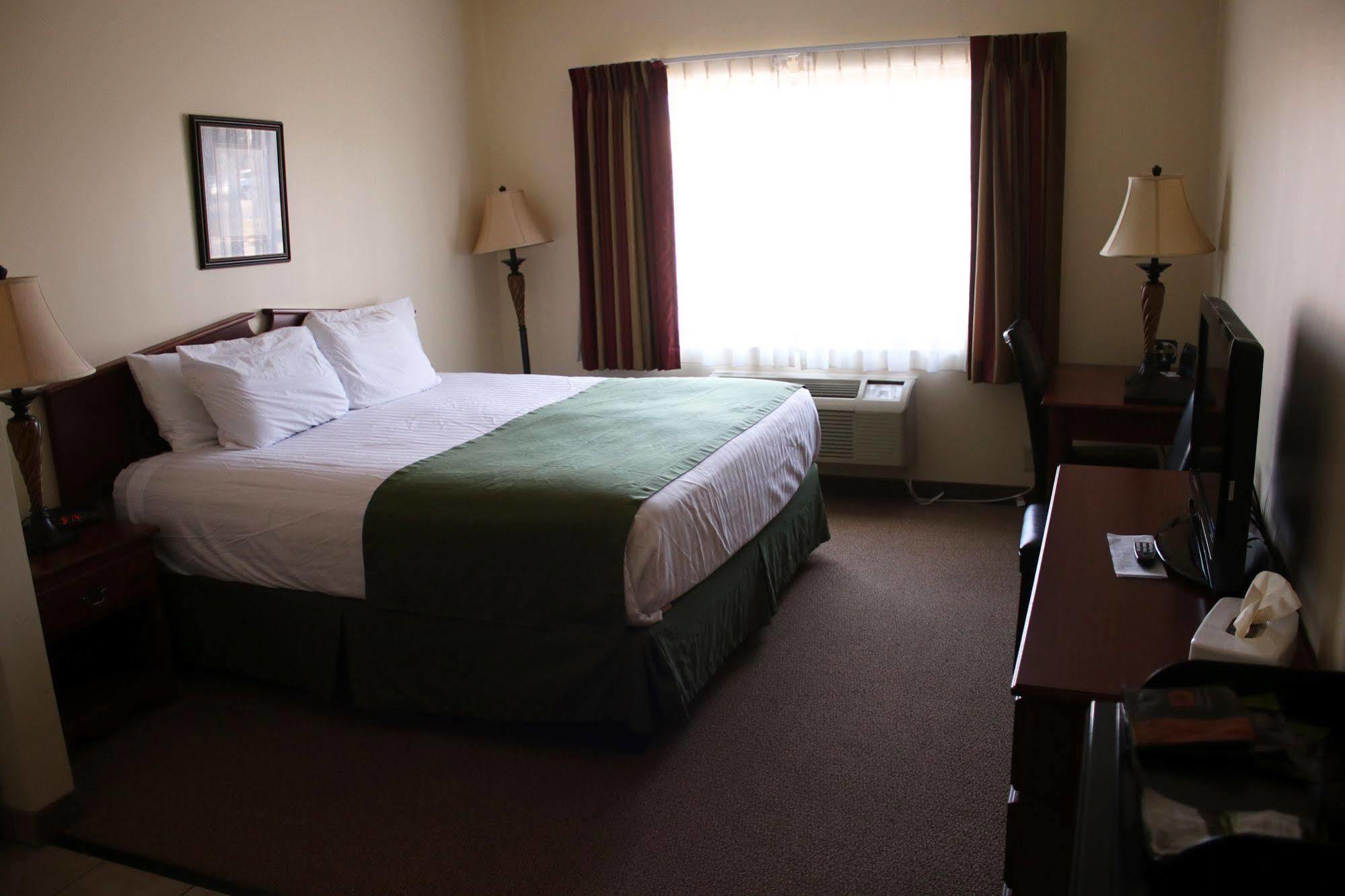 The Edgewood Hotel And Suites Fairbury Eksteriør billede