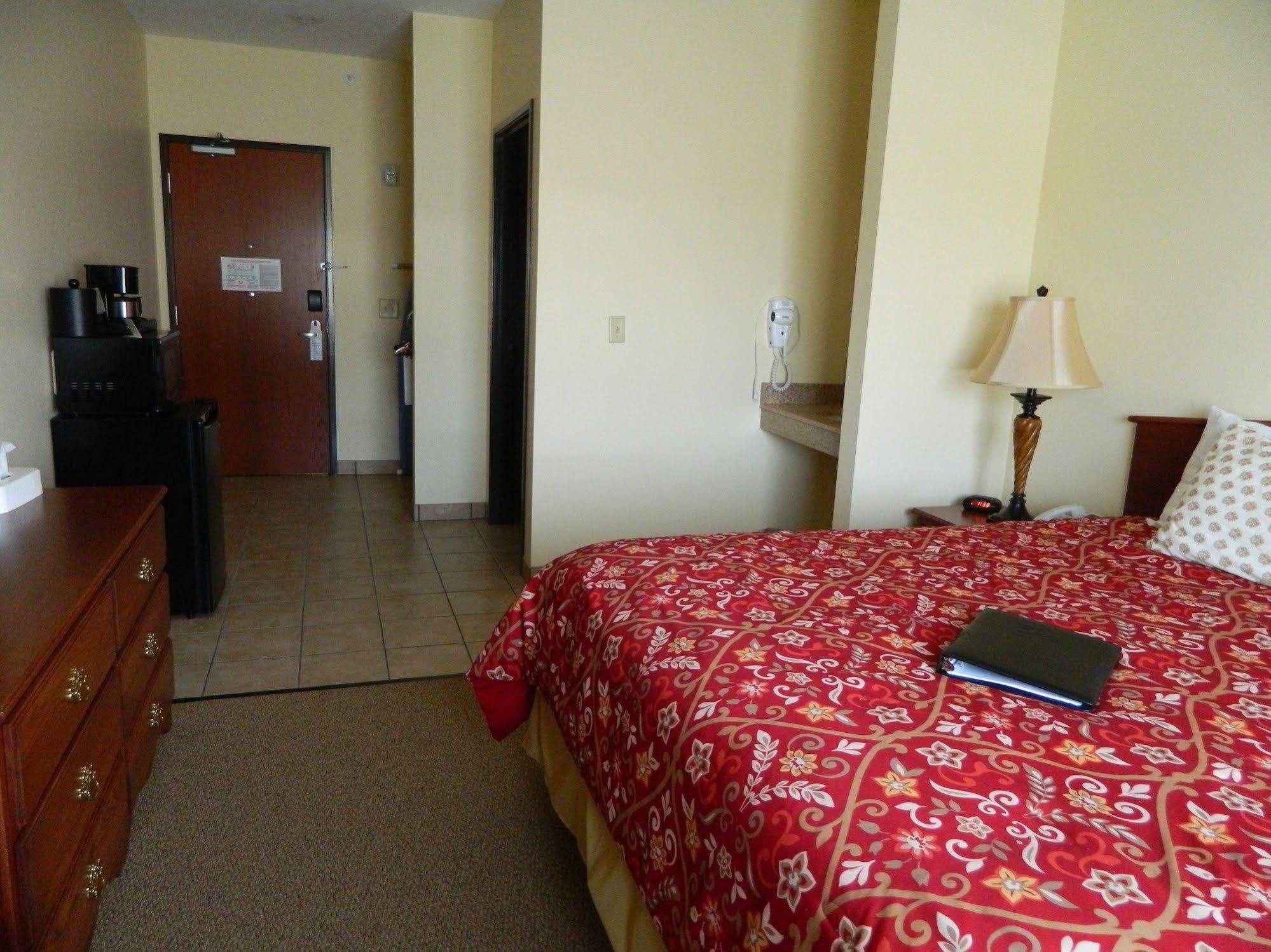 The Edgewood Hotel And Suites Fairbury Eksteriør billede