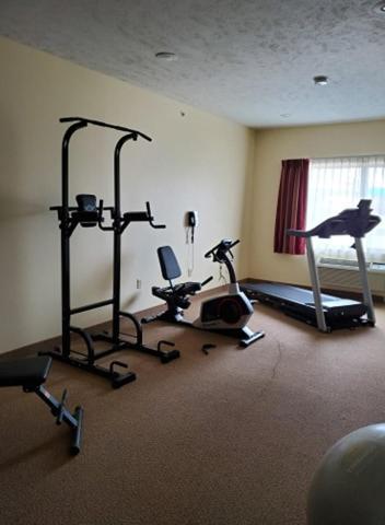 The Edgewood Hotel And Suites Fairbury Eksteriør billede