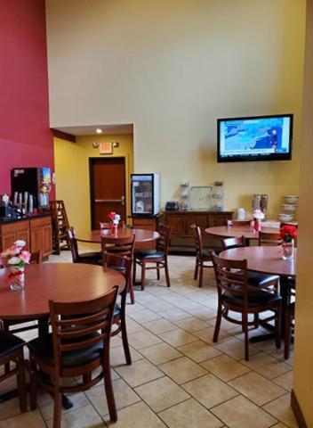 The Edgewood Hotel And Suites Fairbury Eksteriør billede